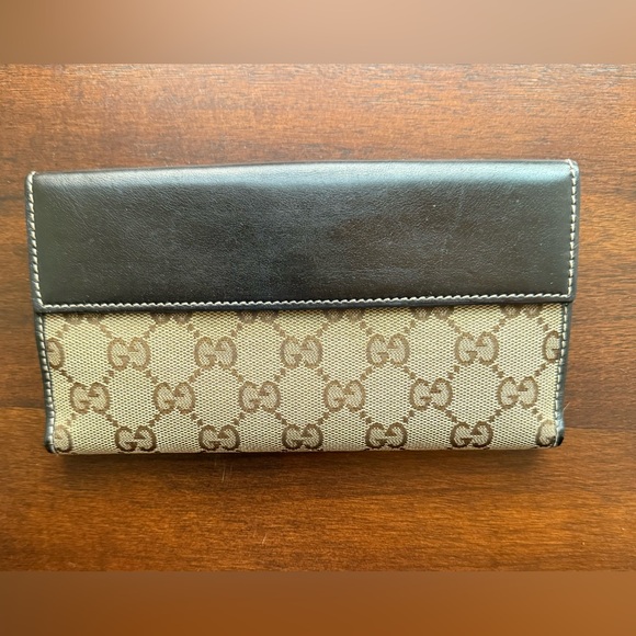 Authentic Gucci Heart Accent Brown and Beige Logo Long Wallet - Picture 3 of 9